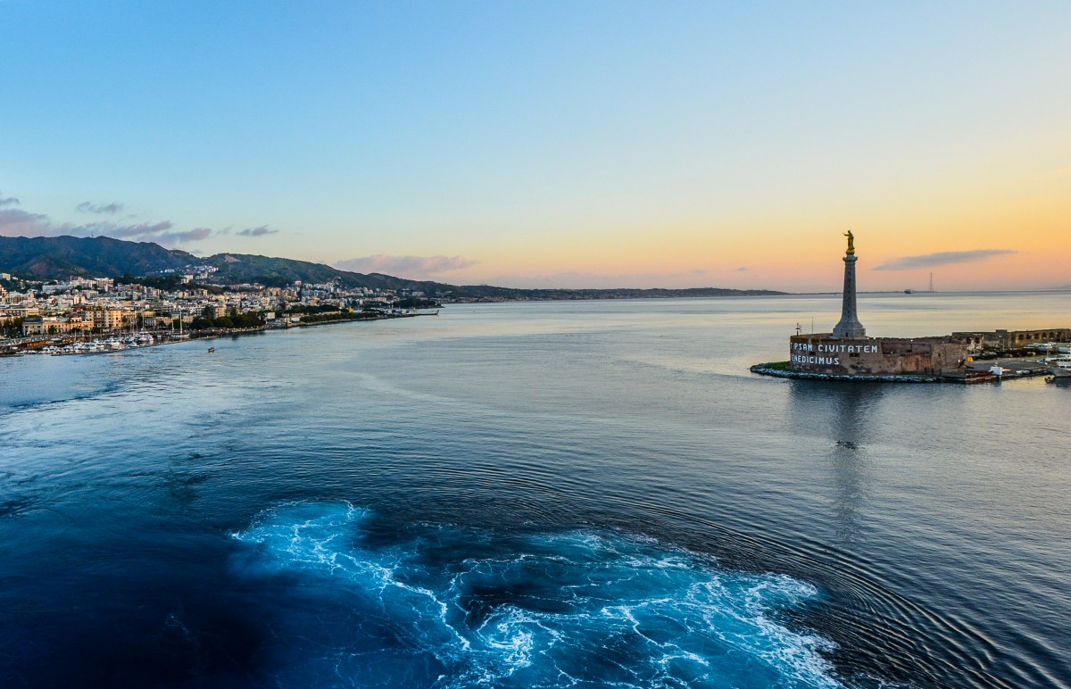 stretto messina